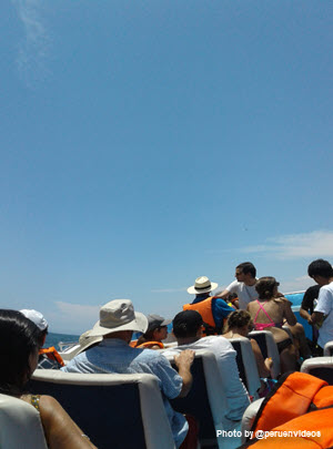 Passengers on board a ship bound for Palomino Islands - Image by peruenvideos.com