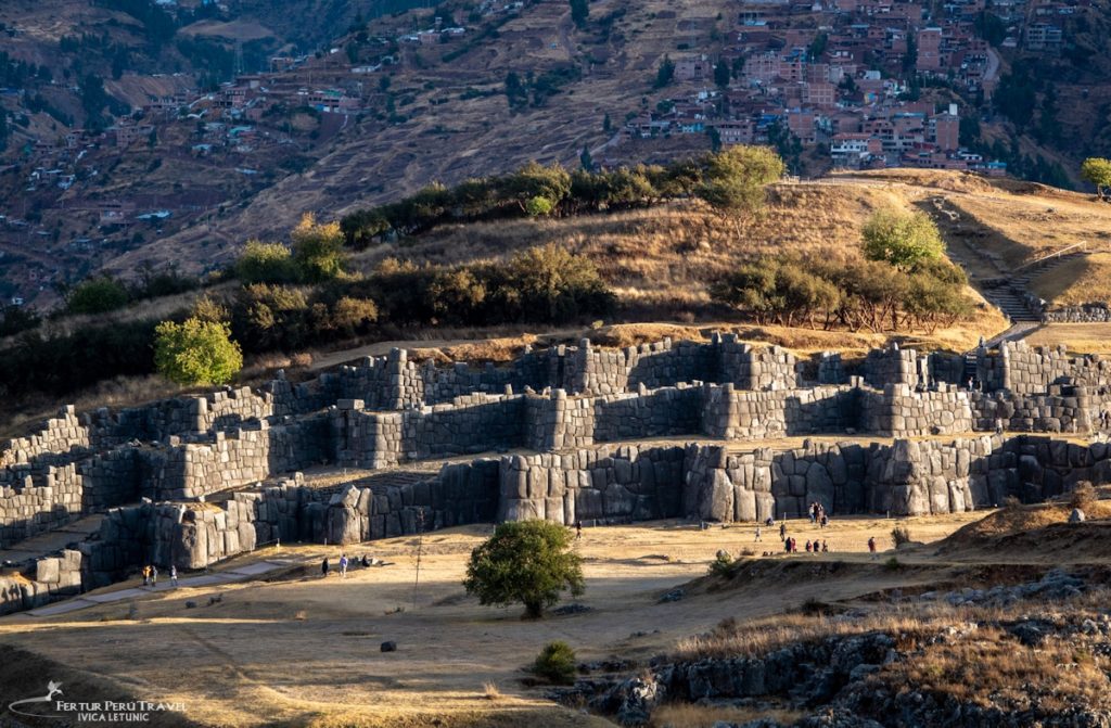 Sacsayhuaman temple fortress and esplanade - photo courtesy of 📷 i.letunić