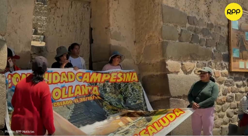 Townspeople from Ollantaytambo block the entrance to the archaeological park to protest strict historic preservation zoning rules. (Photo: RPP Noticias, Oct. 2, 2024)